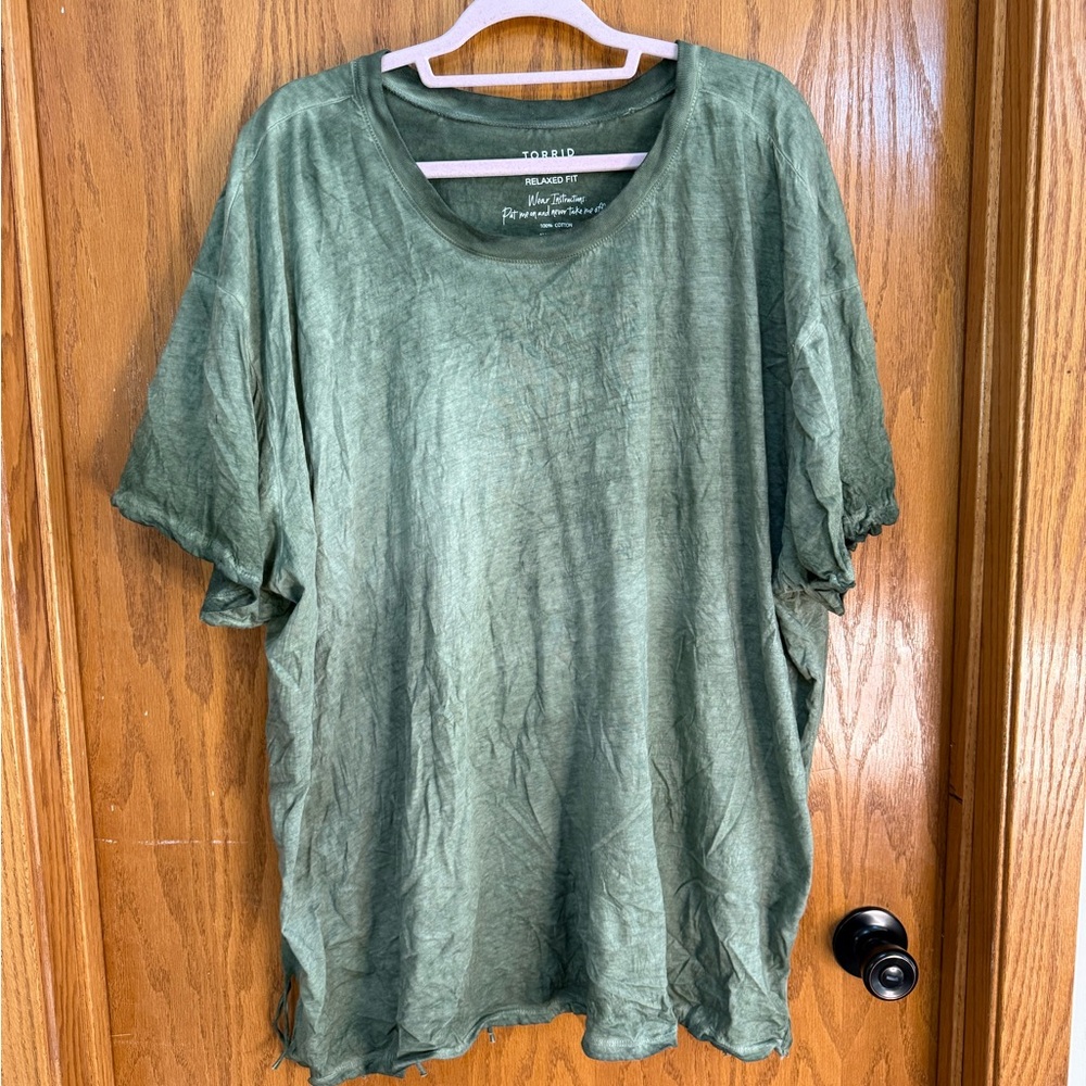 Torrid Olive Green size 4 Short Sleeve Shredded Back Tee